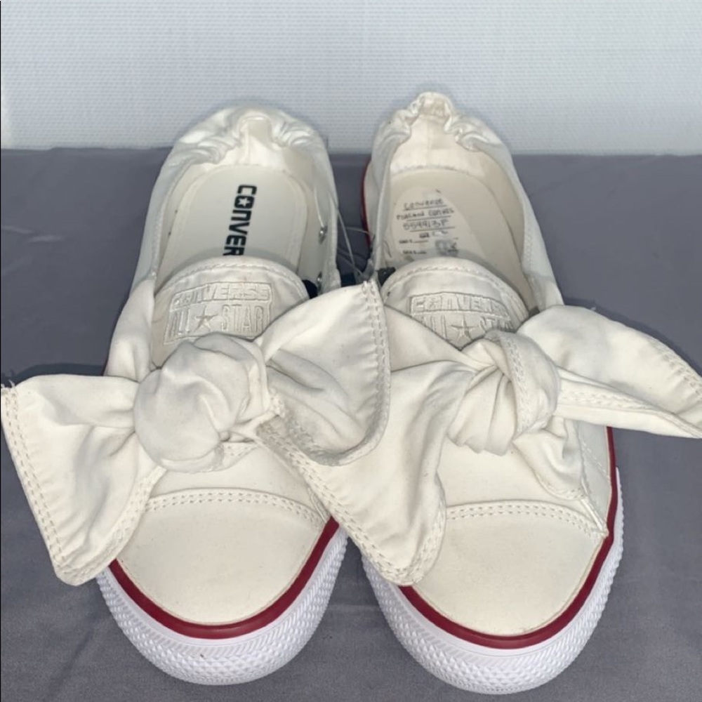 NWT Converse sz 6